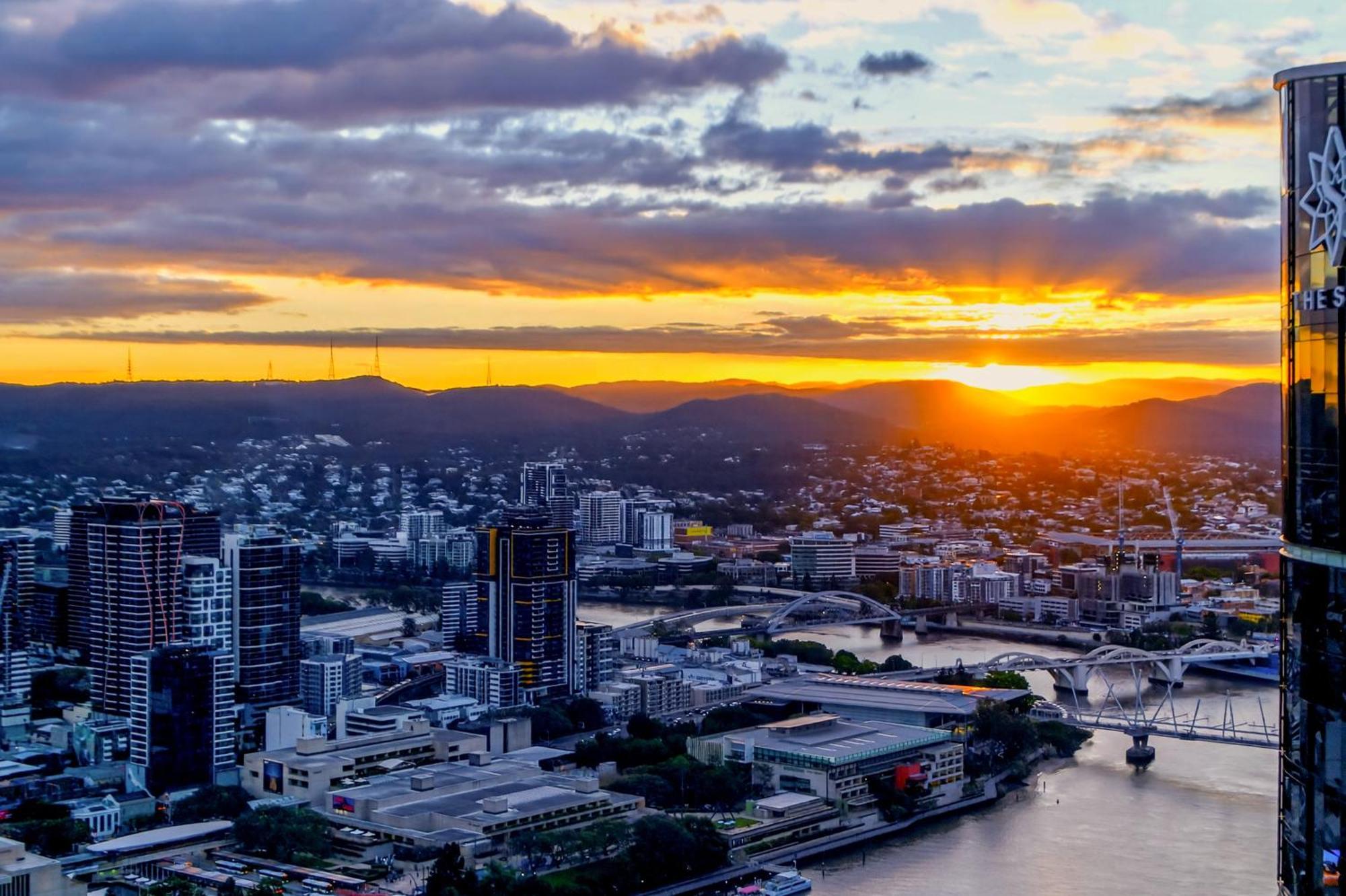 River Glow At Queens Wharf Level 43 Apartment